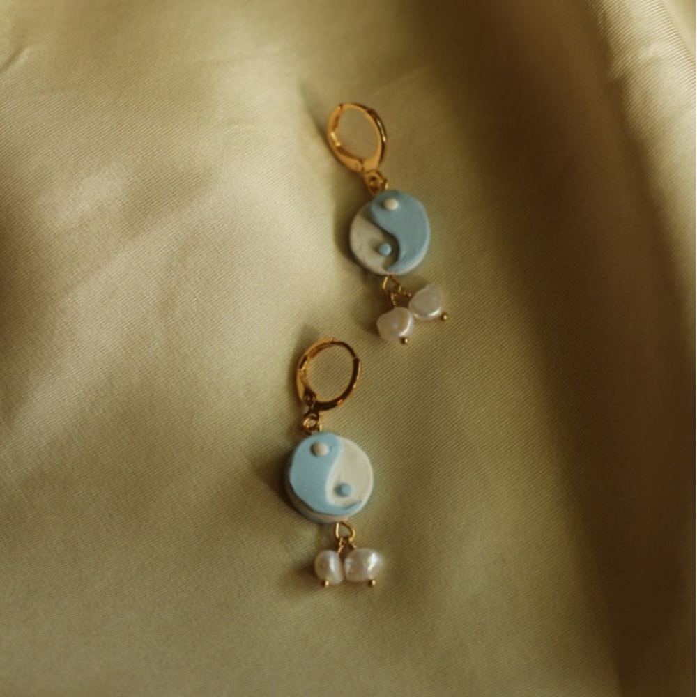 Lisa Says Gah - CRUMI earrings